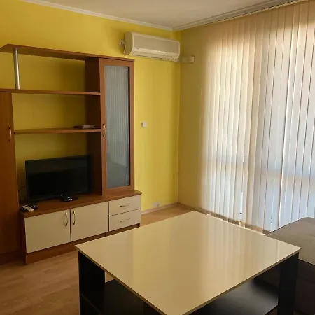 In Sunny -prime Location Sunny Apartment *