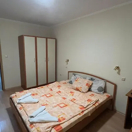In Sunny -prime Location Sunny Apartment *